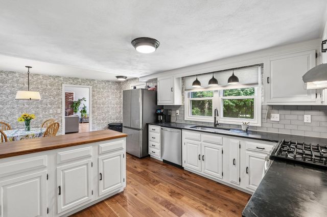 240 Wash Pond Road, Hampstead, NH 03841