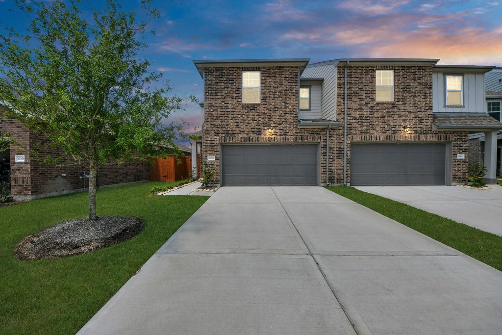 10318 Malta Trace Drive B, Rosharon, TX 77583