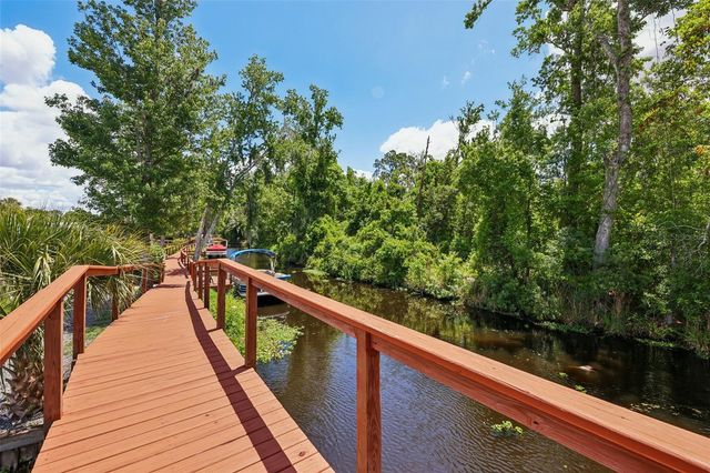 550 SAINT JOHNS ROAD, Tavares, FL 32778