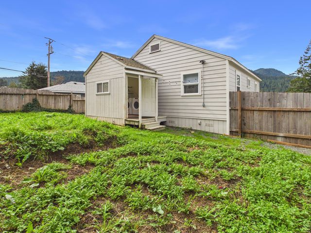 161 Sewell Drive, Weott, CA 95571