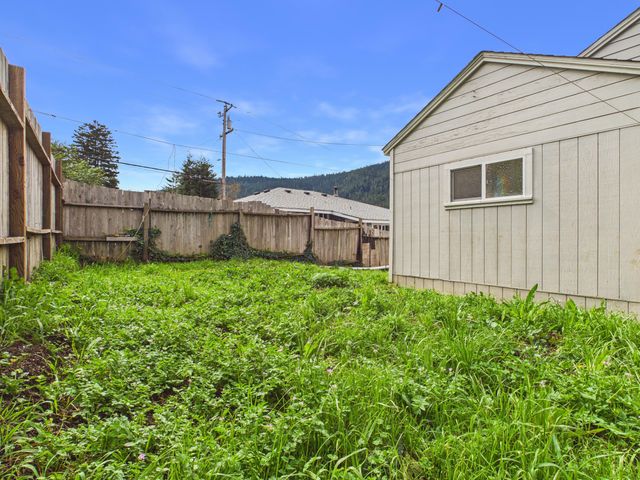 161 Sewell Drive, Weott, CA 95571
