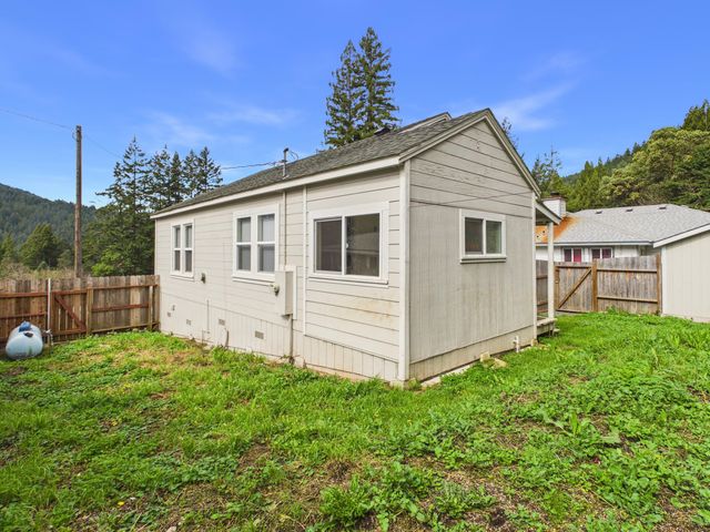161 Sewell Drive, Weott, CA 95571