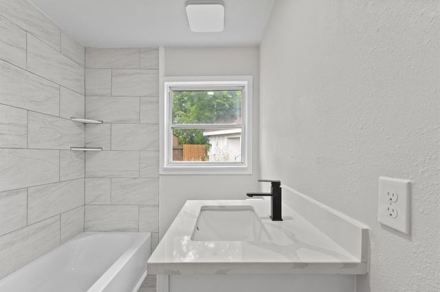 1615 Hiller Street, Houston, TX 77015