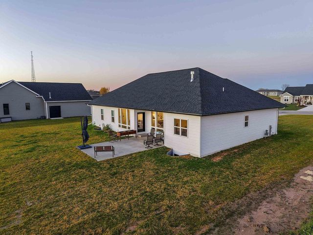 302 KERRIGAN DRIVE, Wrightstown, WI 54180