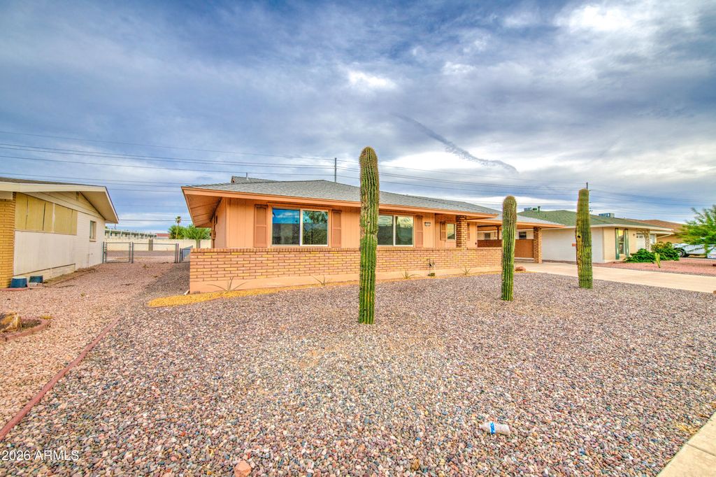 10355 W CARON Drive, Sun City, AZ 85351 — photo 4