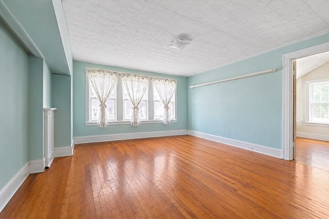 88 Pearl St, Stoughton, MA 02072
