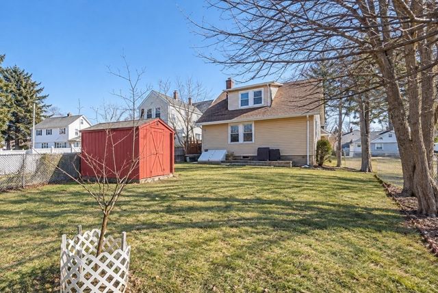 88 Pearl St, Stoughton, MA 02072