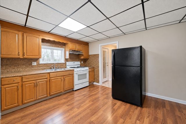 88 Pearl St, Stoughton, MA 02072