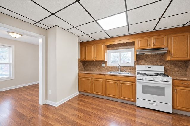 88 Pearl St, Stoughton, MA 02072