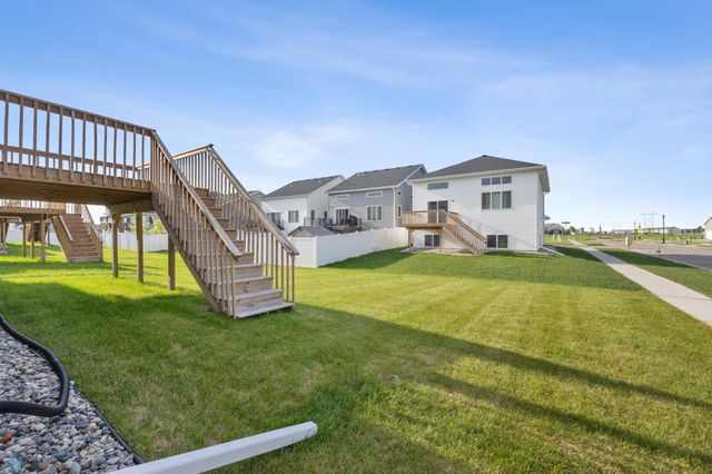 4996 37th Avenue S, Fargo, ND 58104