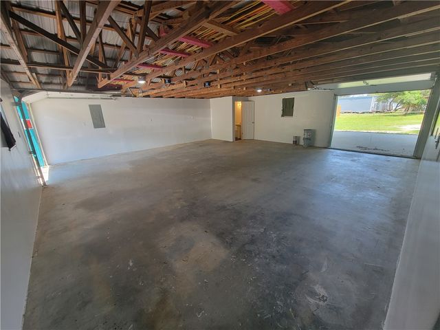 1502 S Hood St, Rockport, TX 78382