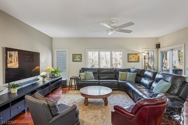 51 Mill Pond Rd, Woodland Park, NJ 07424