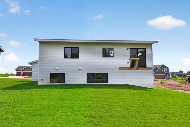 1146 Petersen Court NW, Stewartville, MN 55976