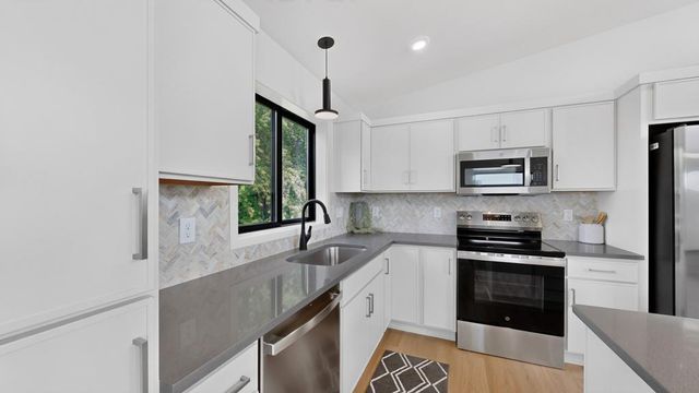 1146 Petersen Court NW, Stewartville, MN 55976