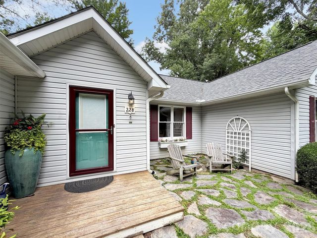 228 Crescent Drive, Lake Junaluska, NC 28745