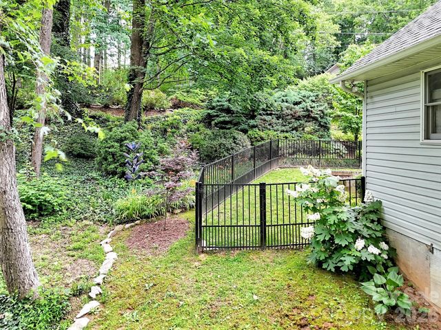 228 Crescent Drive, Lake Junaluska, NC 28745