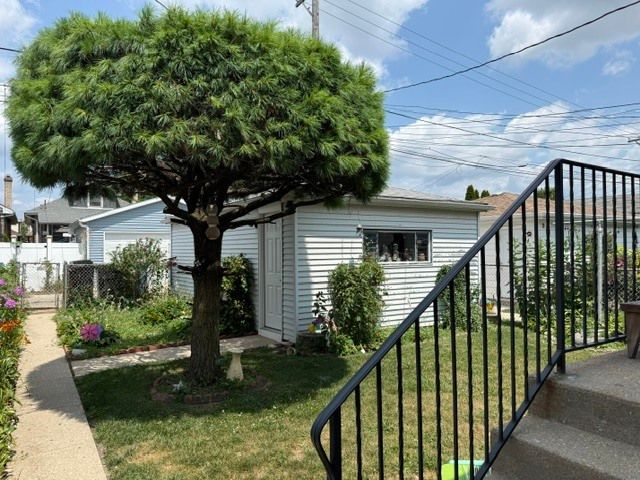 5330 W Melrose Street, Chicago, IL 60641