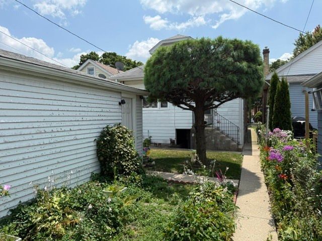 5330 W Melrose Street, Chicago, IL 60641