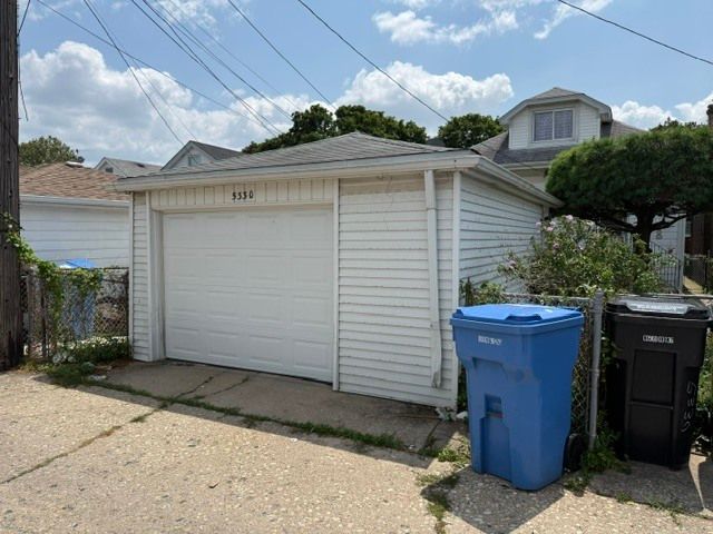 5330 W Melrose Street, Chicago, IL 60641