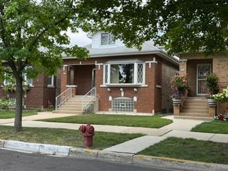 5330 W Melrose Street, Chicago, IL 60641