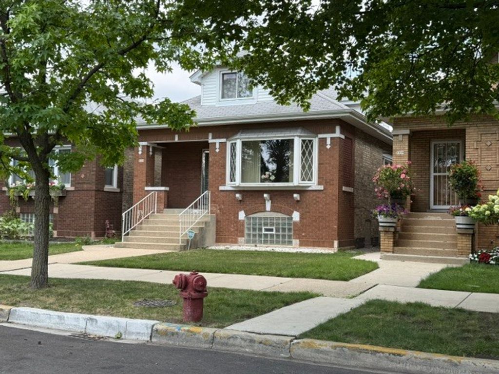 5330 W Melrose Street, Chicago, IL 60641