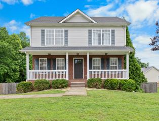 925 Cobbler Dr, Clarksville, TN 37040