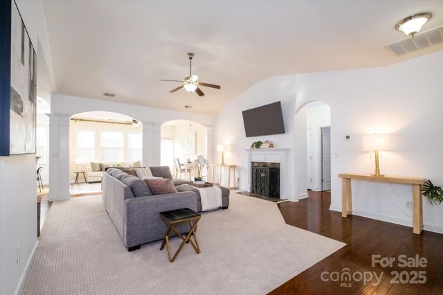 8928 Carneros Creek Road, Charlotte, NC 28214