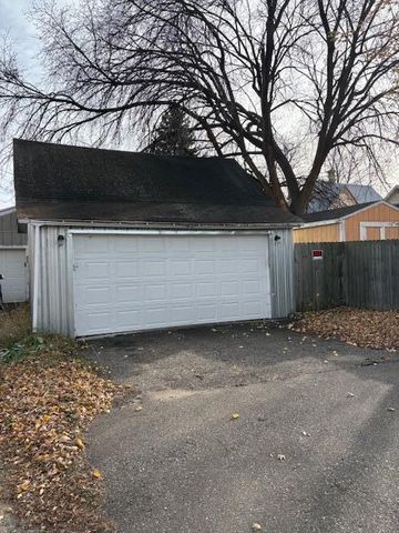 428 10th Avenue N, Saint Cloud, MN 56303