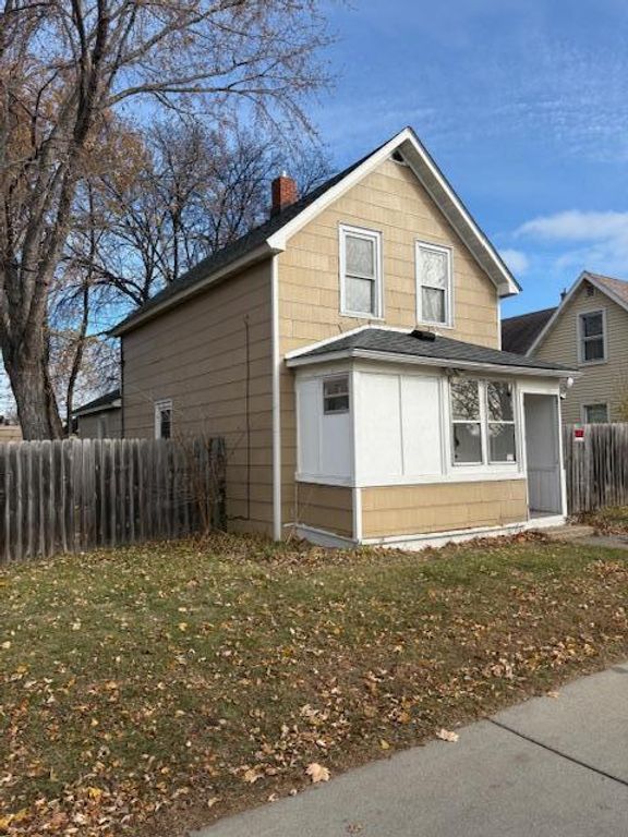 428 10th Avenue N, Saint Cloud, MN 56303