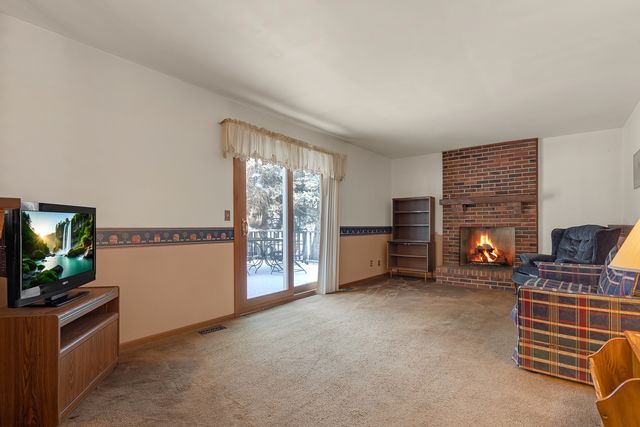 121 S Raddant Road, Batavia, IL 60510