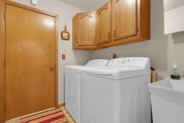 121 S Raddant Road, Batavia, IL 60510