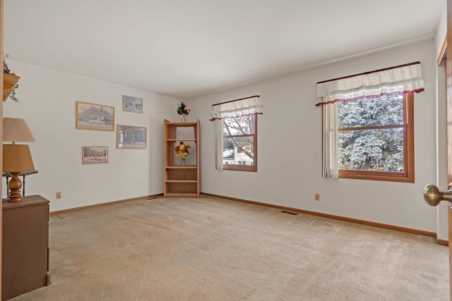 121 S Raddant Road, Batavia, IL 60510