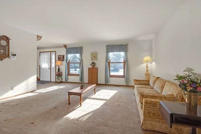 121 S Raddant Road, Batavia, IL 60510