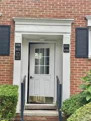 688 E Fox Hills Drive, Bloomfield Hills, MI 48304