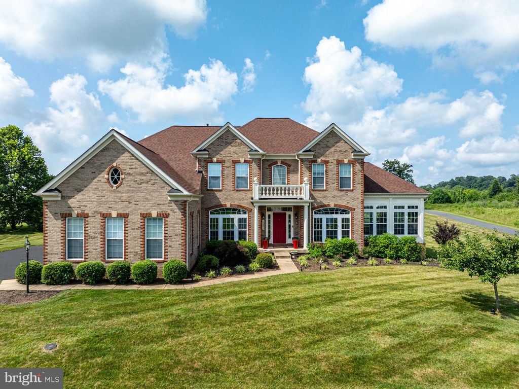 Image 1 of property listing at 19575 ROTHBURY LN, Leesburg, VA 20175