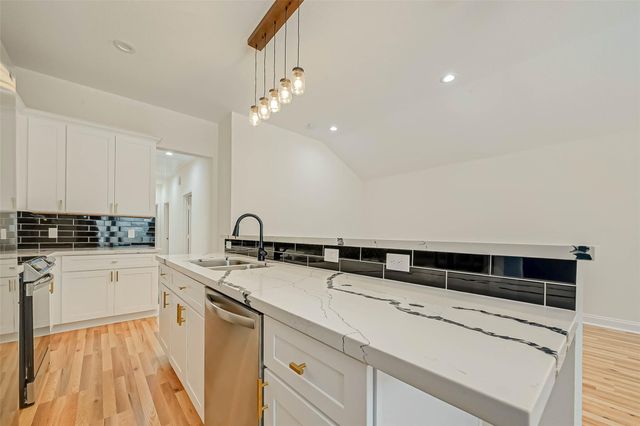 7339 Krueger Road B, Houston, TX 77033