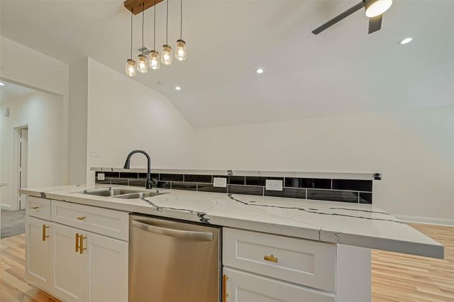 7339 Krueger Road B, Houston, TX 77033