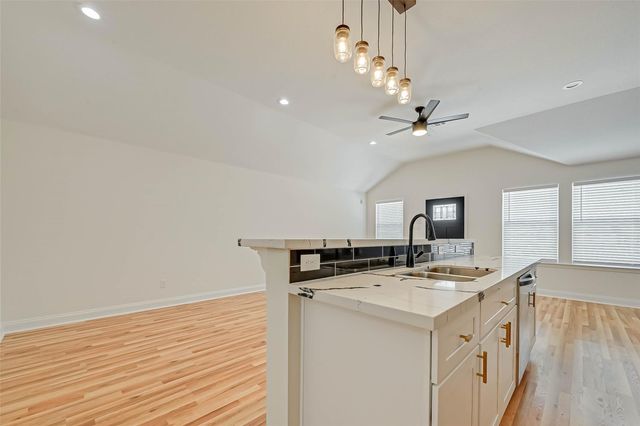 7339 Krueger Road B, Houston, TX 77033