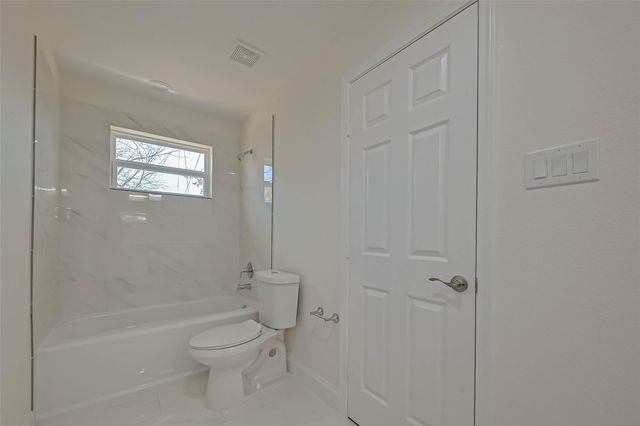 7339 Krueger Road B, Houston, TX 77033