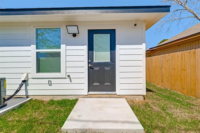 7339 Krueger Road B, Houston, TX 77033