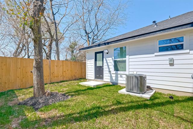 7339 Krueger Road B, Houston, TX 77033