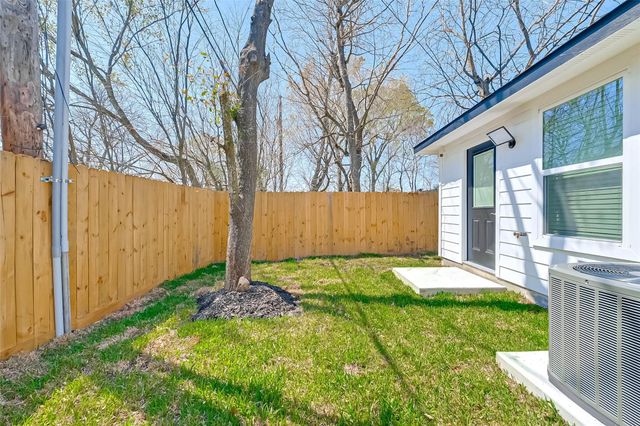 7339 Krueger Road B, Houston, TX 77033