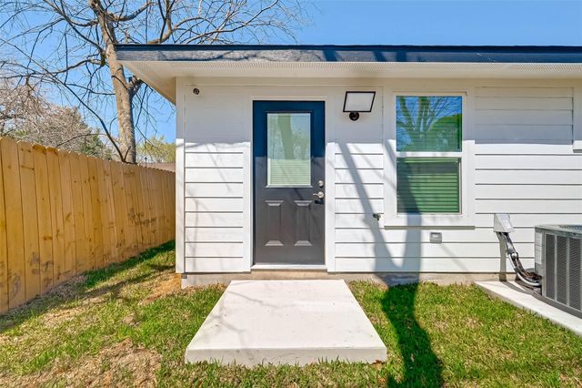 7339 Krueger Road B, Houston, TX 77033