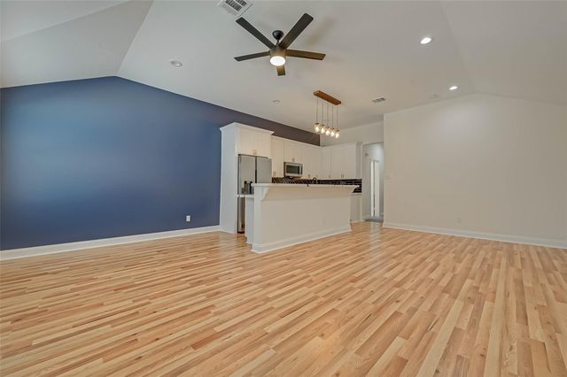 7339 Krueger Road B, Houston, TX 77033