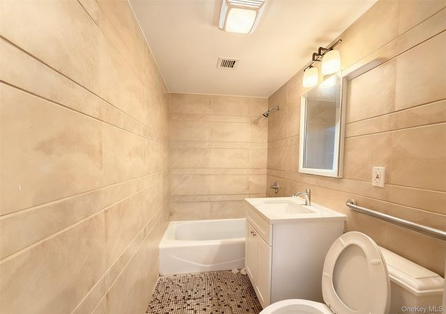 8510 Elmhurst Avenue 2B, Elmhurst, NY 11373