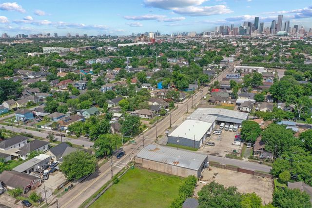 2 Adams Street, Houston, TX 77011
