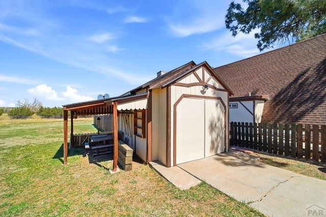 5753 Lake Beckwith Pl, Colorado City, CO 81019