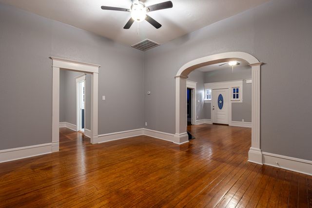 324 E Pace Street, Frost, TX 76641