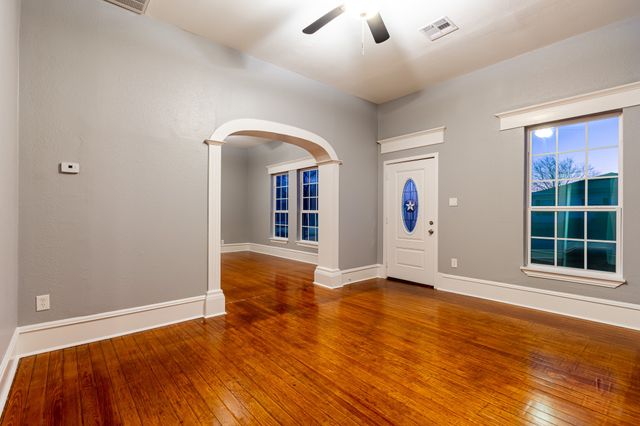 324 E Pace Street, Frost, TX 76641