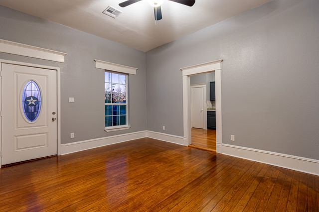 324 E Pace Street, Frost, TX 76641